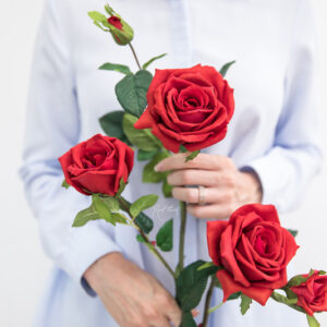 kuenstliche Edelrose in rot